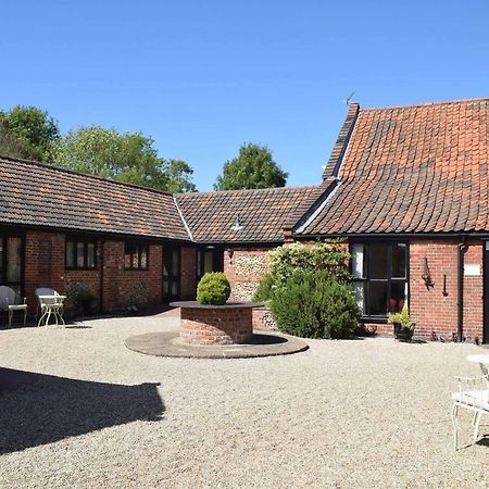 At The Farmhouse Hunters Hall Hotell Dereham Eksteriør bilde