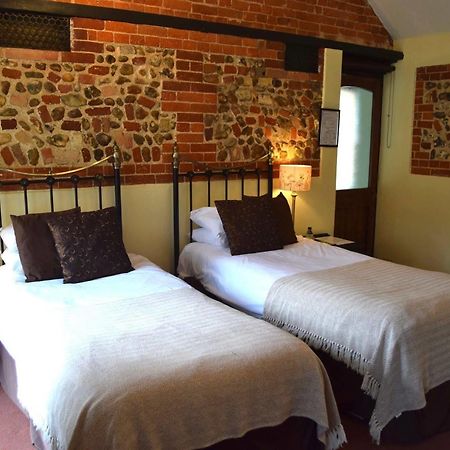 At The Farmhouse Hunters Hall Hotell Dereham Eksteriør bilde