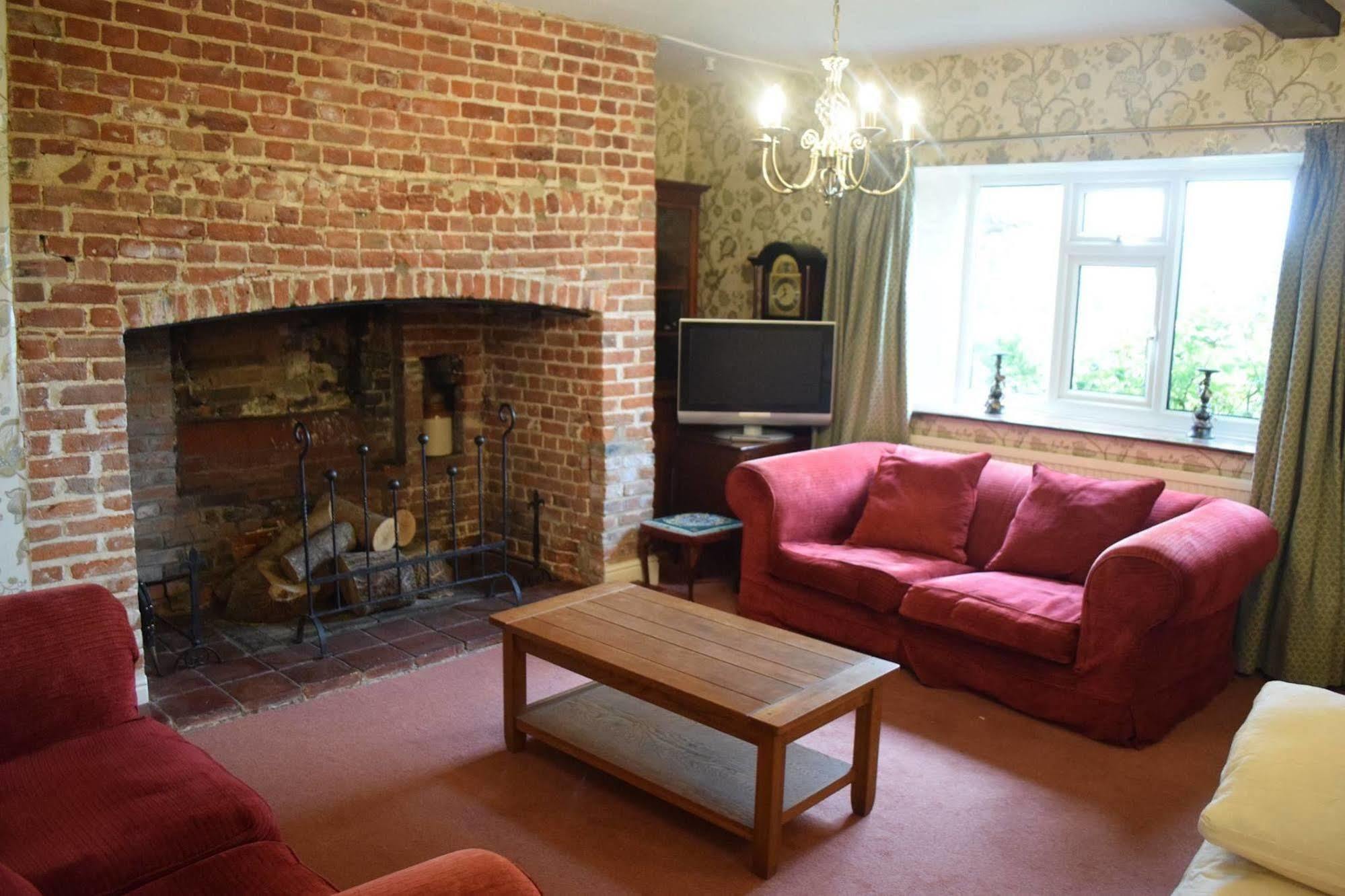 At The Farmhouse Hunters Hall Hotell Dereham Eksteriør bilde