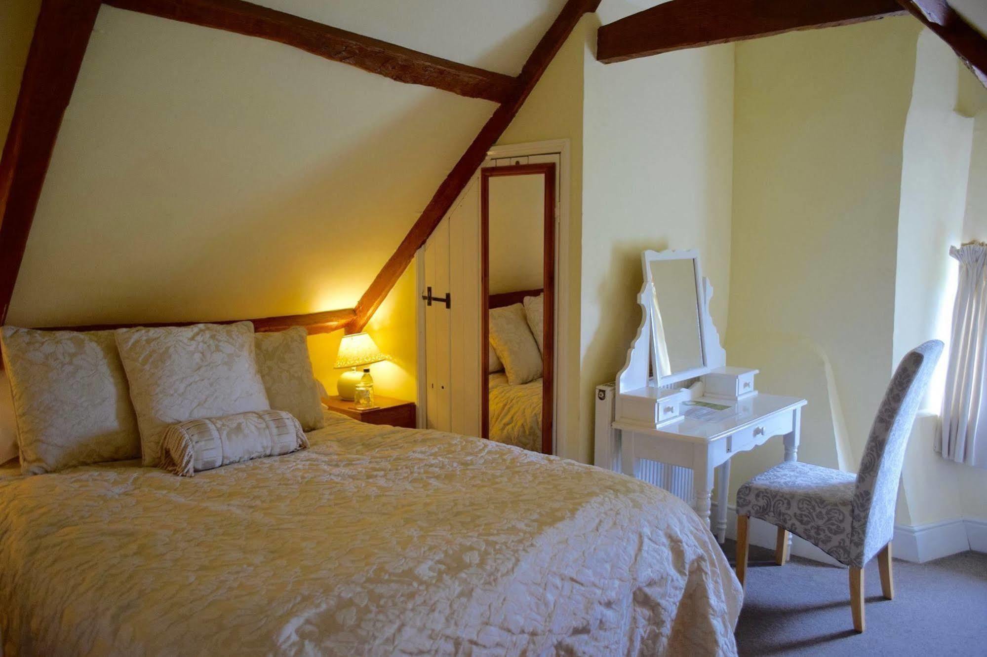 At The Farmhouse Hunters Hall Hotell Dereham Eksteriør bilde