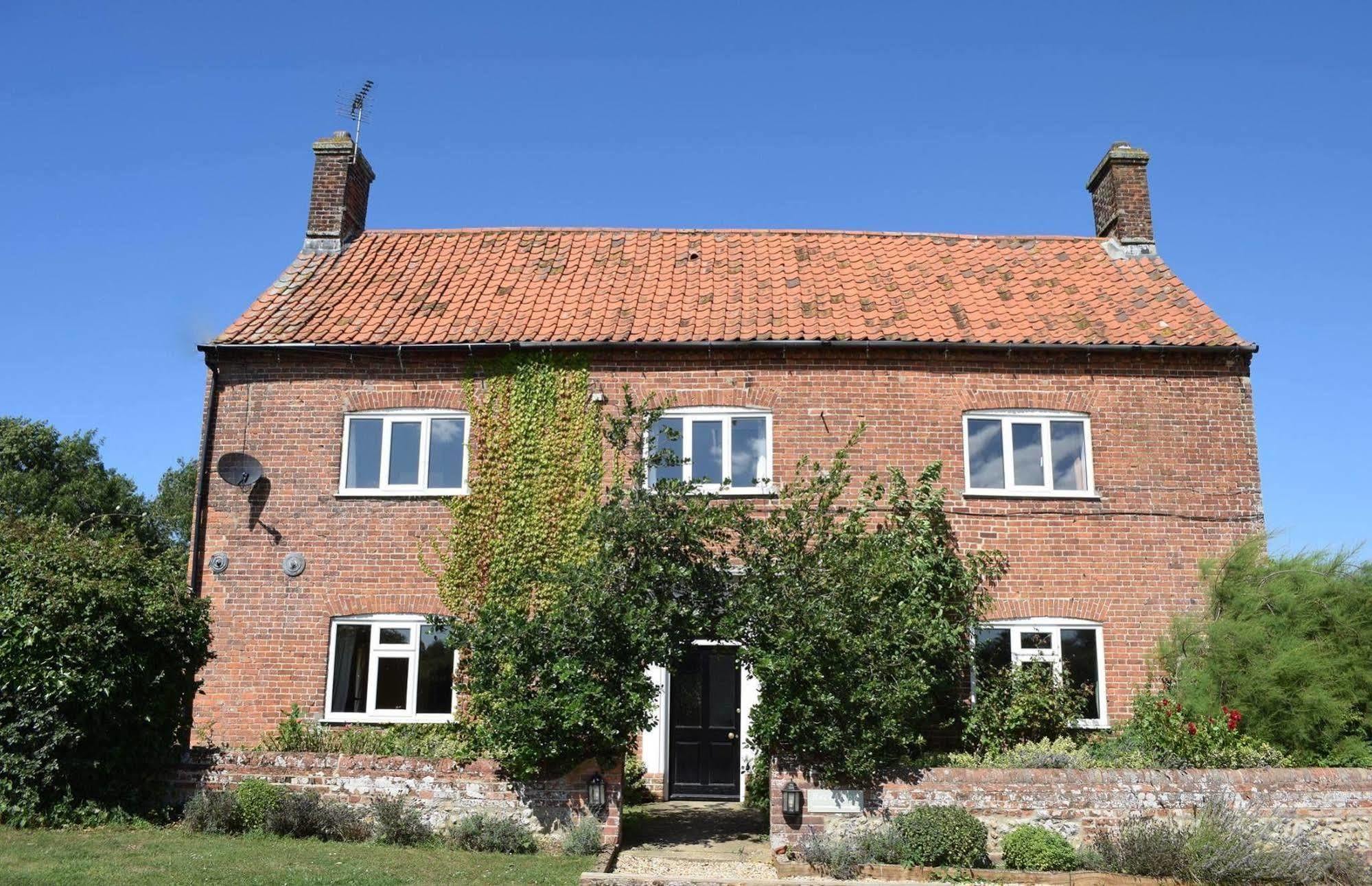 At The Farmhouse Hunters Hall Hotell Dereham Eksteriør bilde